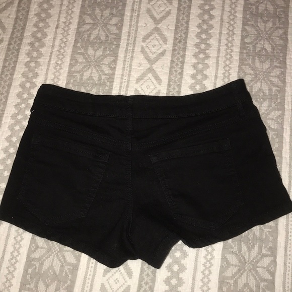 Black shorts - Picture 2 of 4